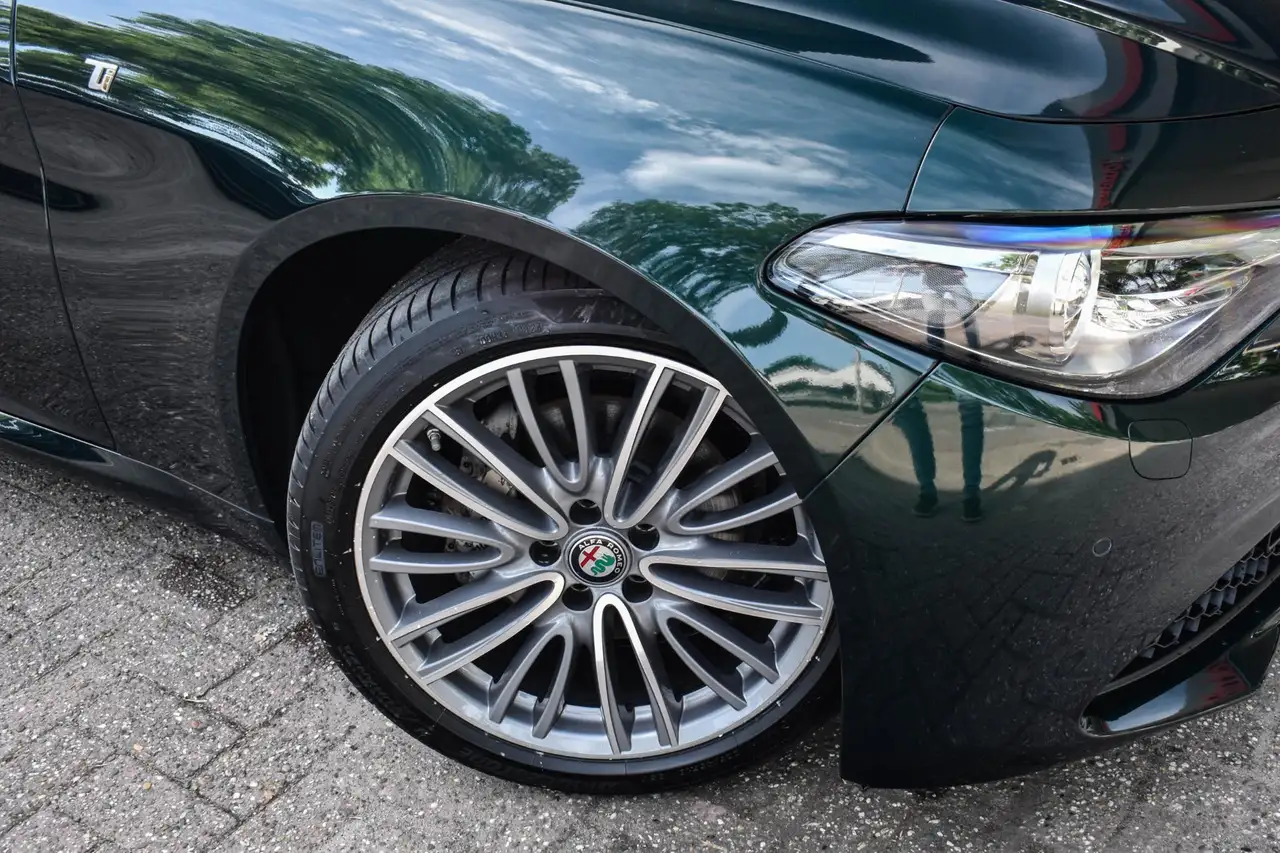 Alfa Romeo Giulia 2021 — фото 19