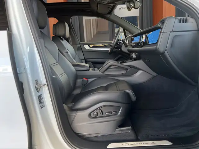 Porsche Cayenne view 6