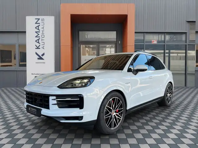Porsche Cayenne view 2