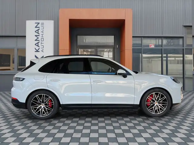 2025 Porsche Cayenne in White for sale