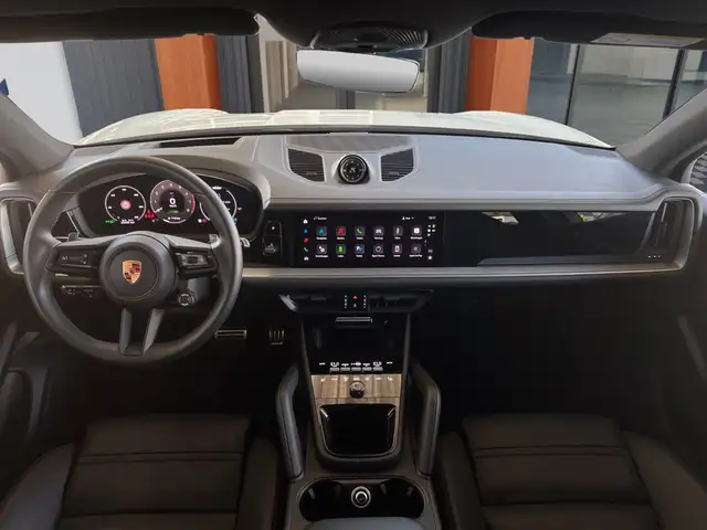 Porsche Cayenne view 8