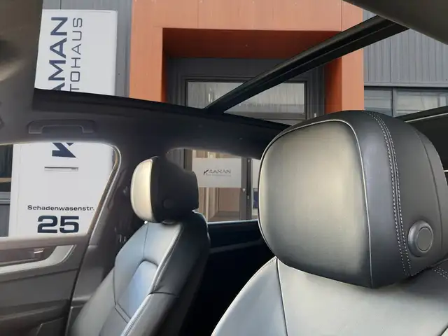 Porsche Cayenne view 7