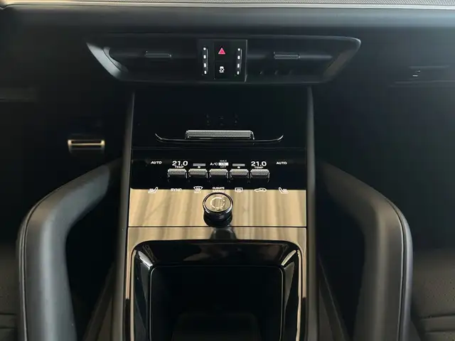 Porsche Cayenne view 9