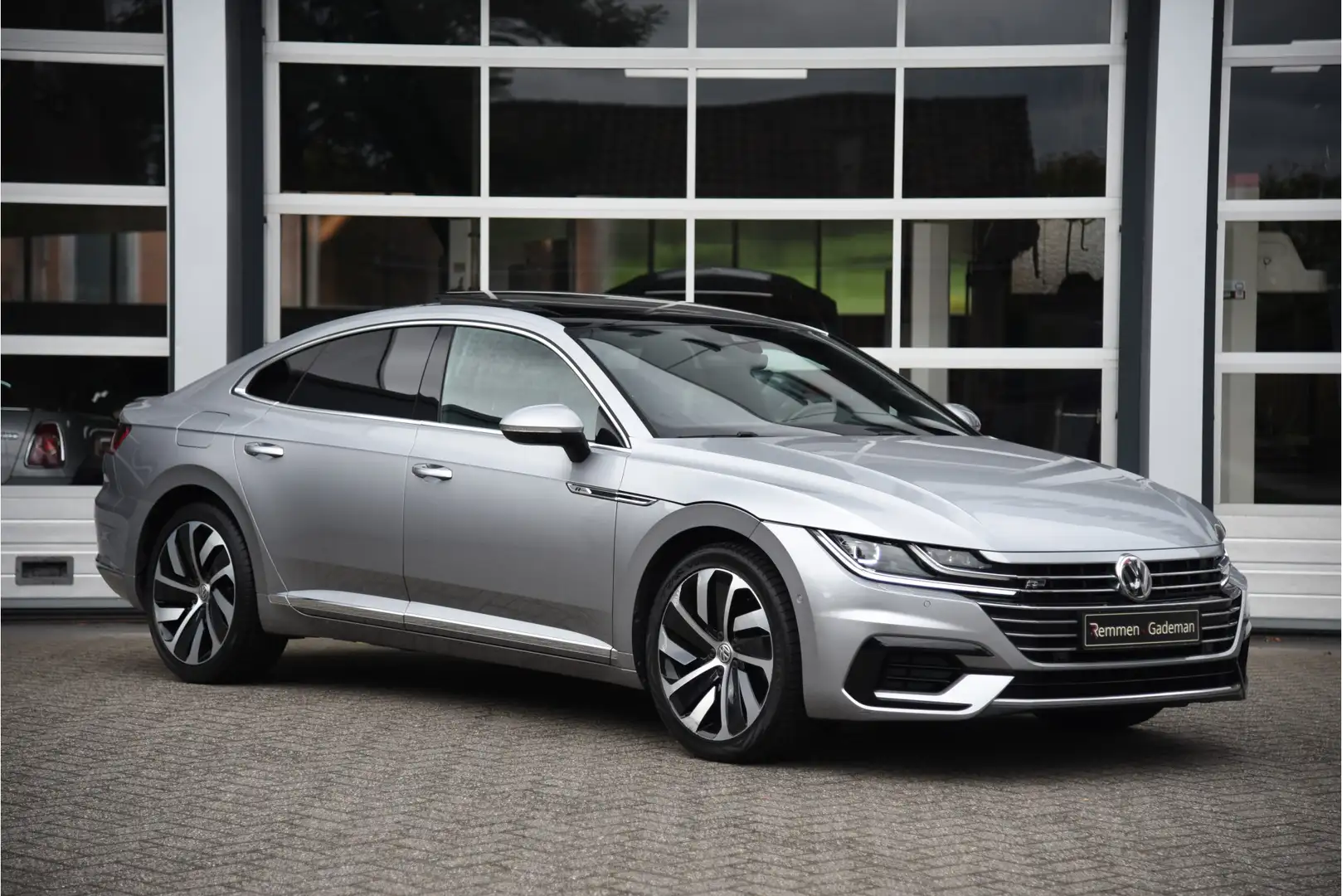 Volkswagen Arteon 1.5 TSI Business R Grijs - 1