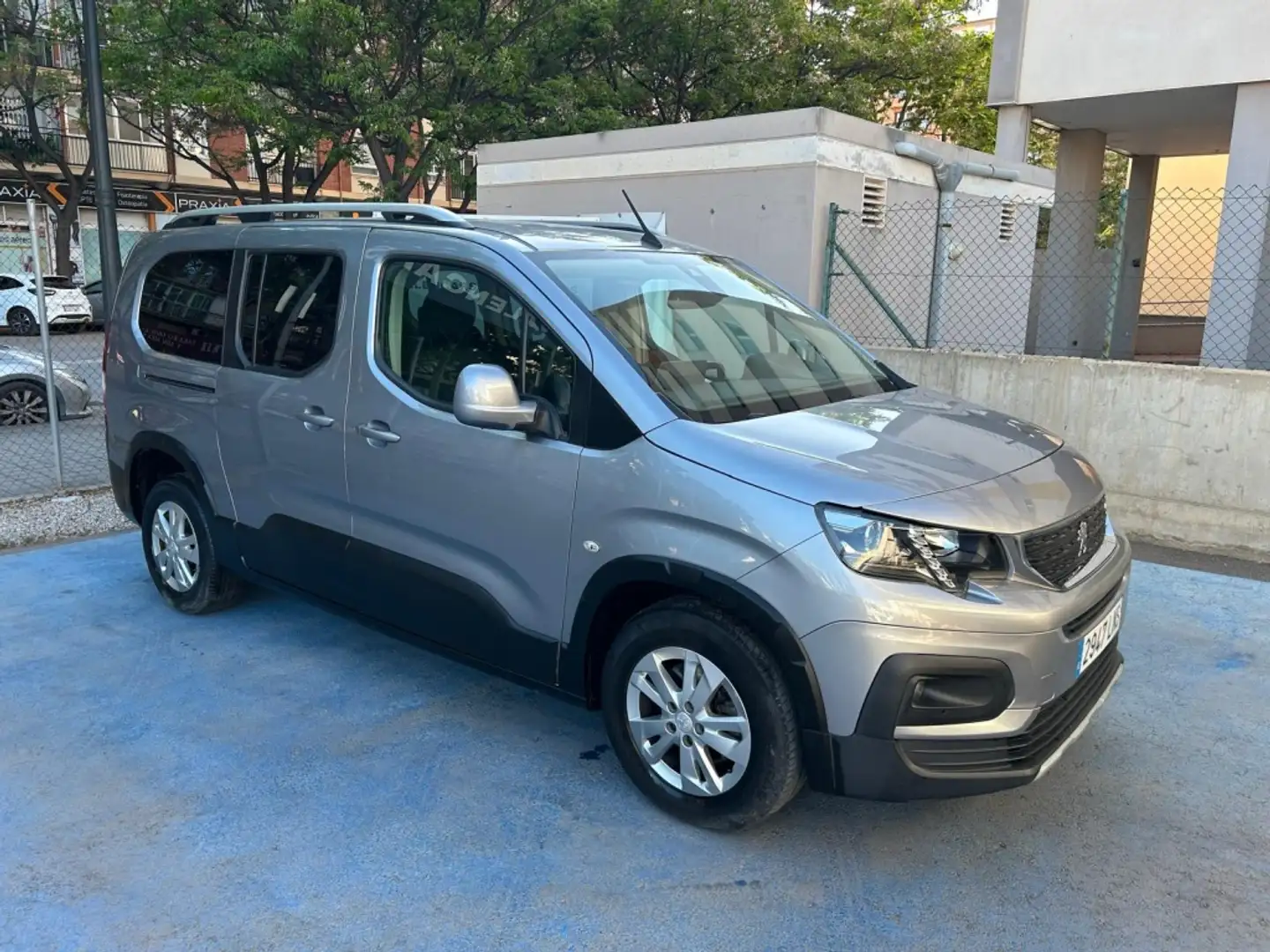 Peugeot Rifter 1.5BlueHDi S&S Long Allure Pack 7pl 100 Stříbrná - 1