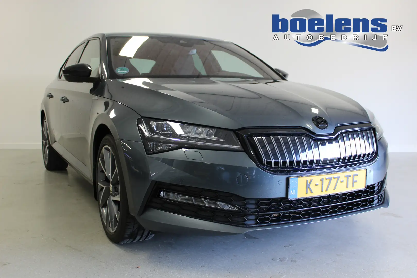 Skoda Superb 1.4 TSI iV Sportline Business | 19'LMV | CARPLAY | Grijs - 1