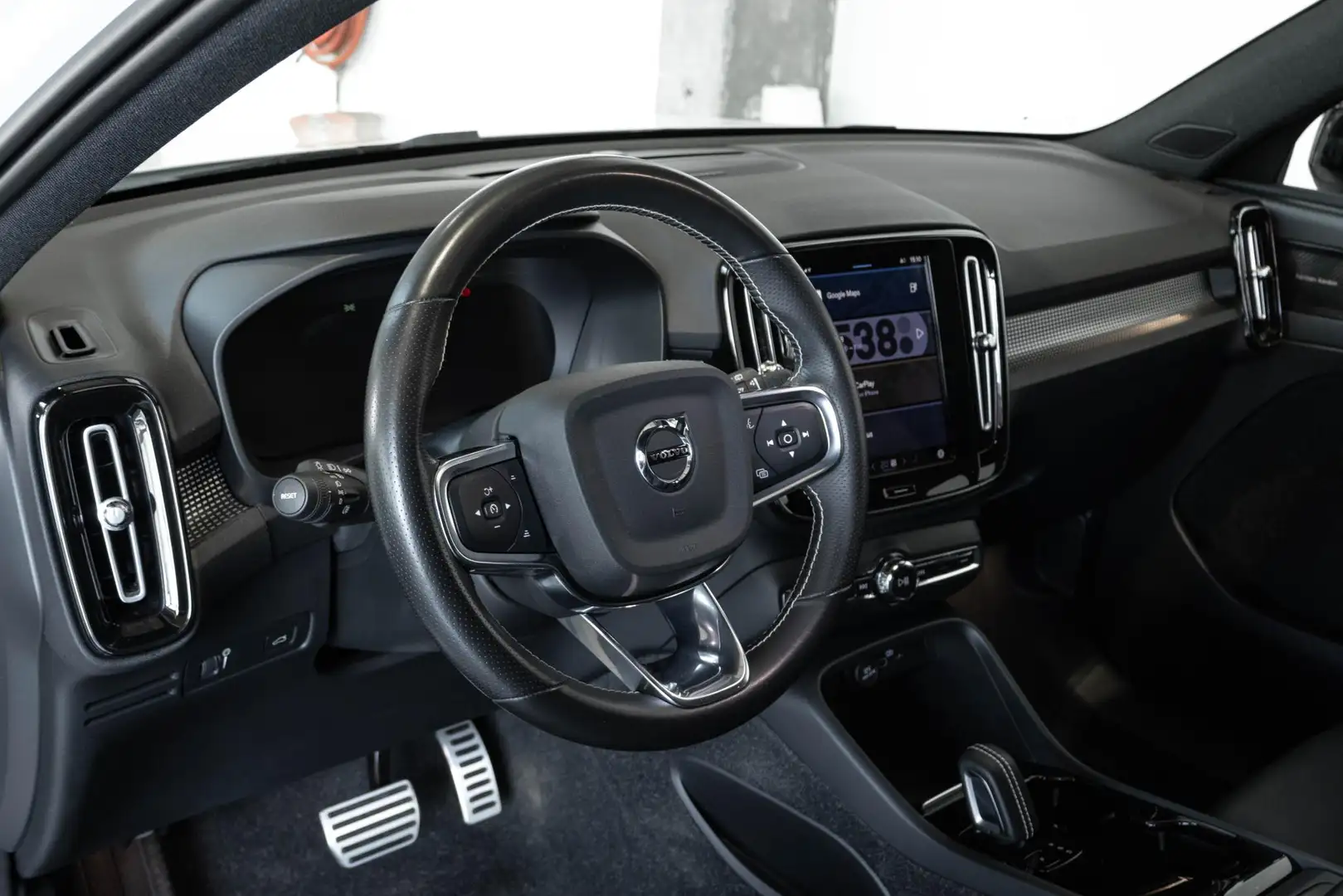 Volvo XC40 Recharge P8 AWD R-Design | Panoramadak | 360 Grade Wit - 2