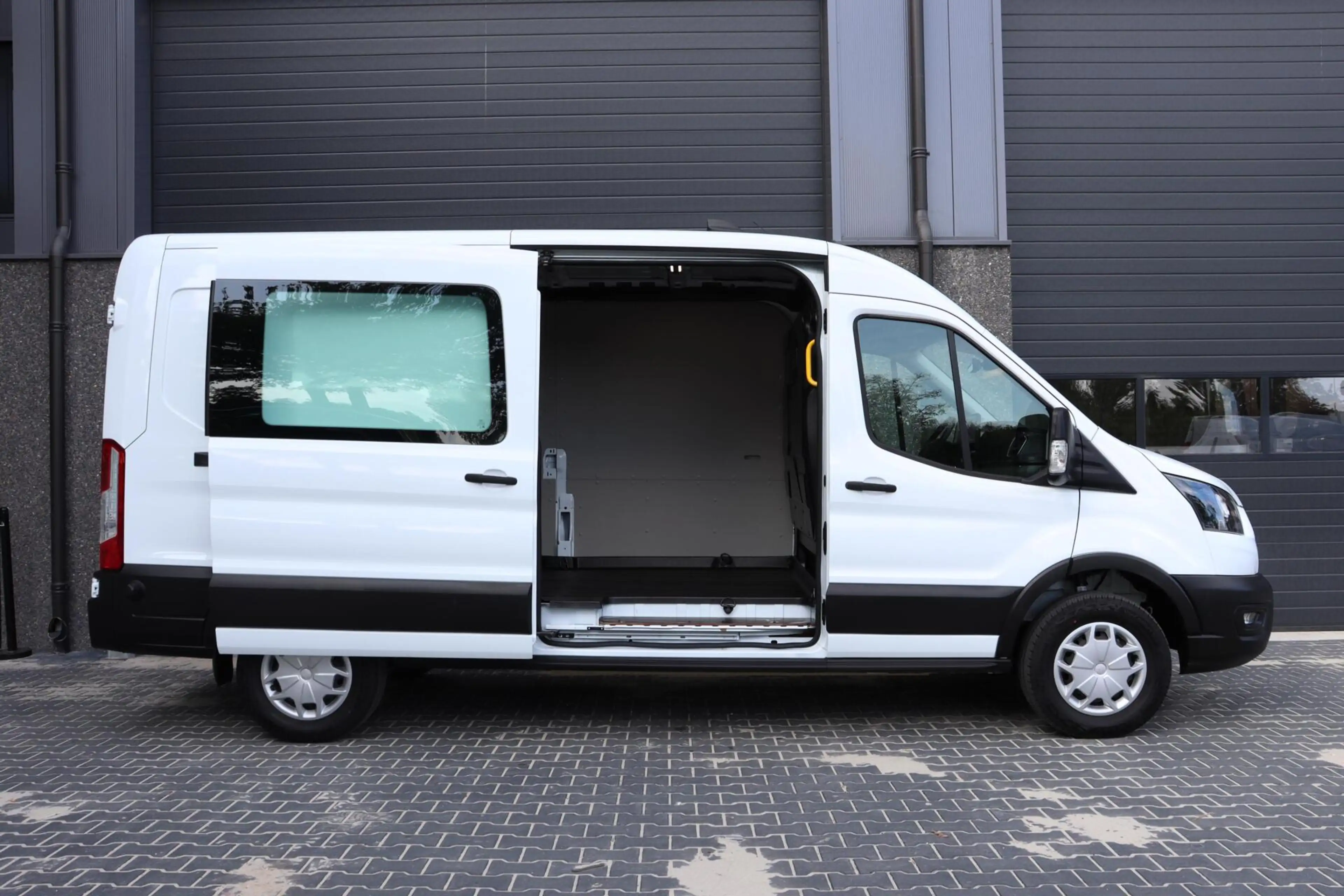 Ford E-Transit 350 L3H2 68 kWh l NAVI l CAMERA l ACC l CARPLAY — photo 13