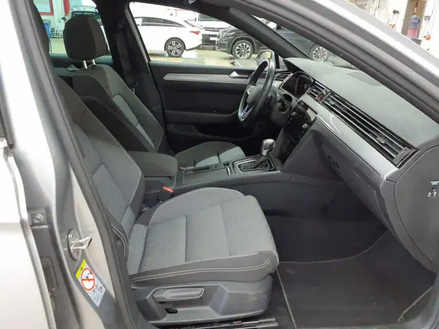 Volkswagen Passat view 7