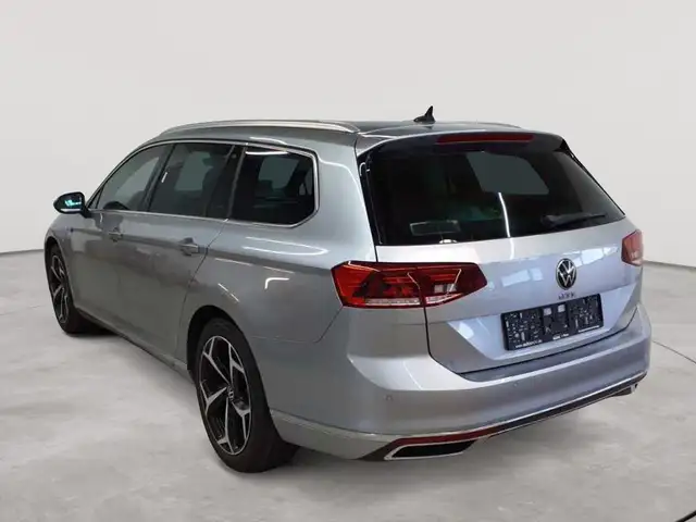 Volkswagen Passat view 5