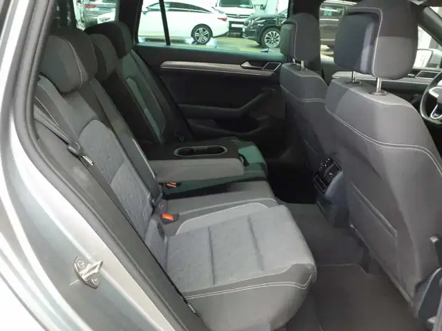 Volkswagen Passat view 13