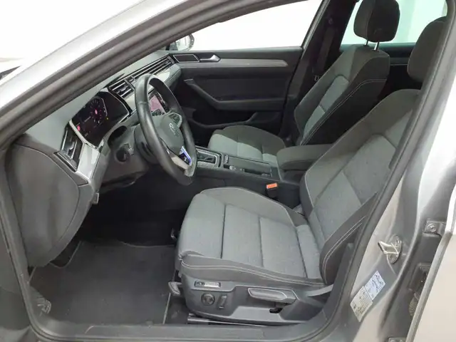 Volkswagen Passat view 8
