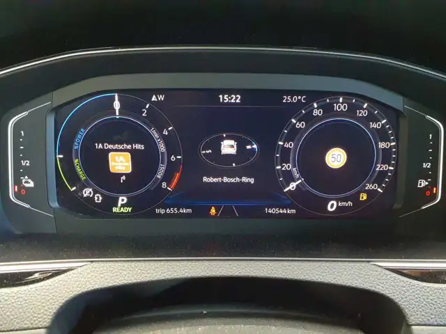 Volkswagen Passat view 11