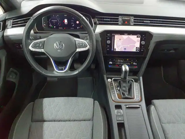 Volkswagen Passat view 9