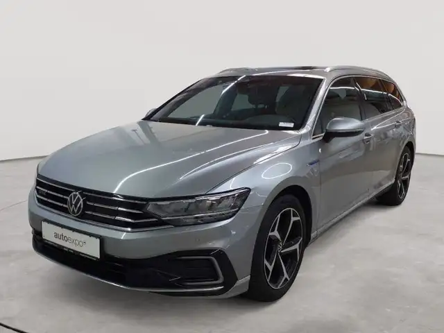 Volkswagen Passat view 2