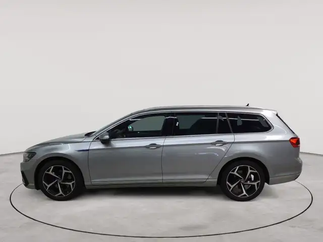 Volkswagen Passat view 6