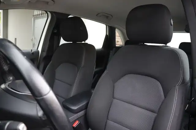Mercedes-Benz B-Class view 17
