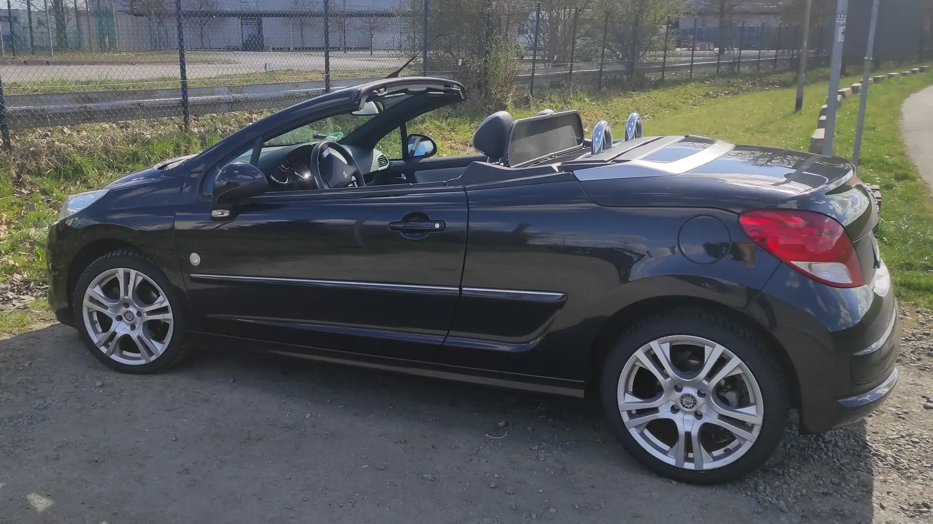 Peugeot 207 207 CC 120 VTi Roland Garros Schwarz - 1