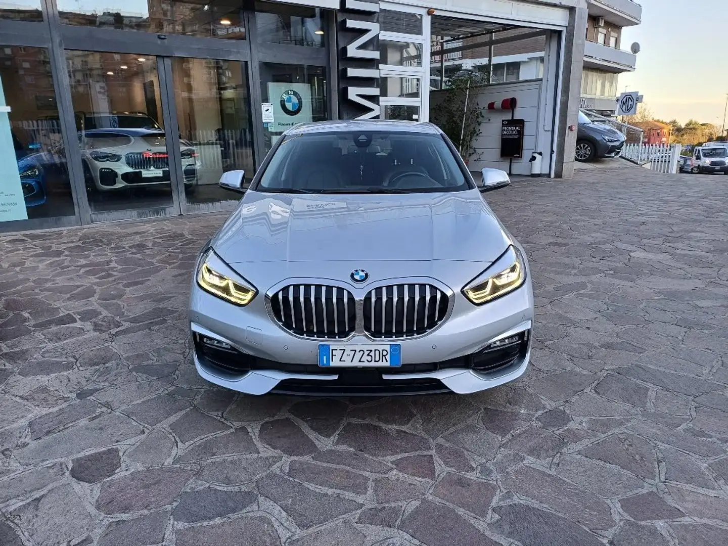 BMW 120 120d Luxury xdrive auto Zilver - 2
