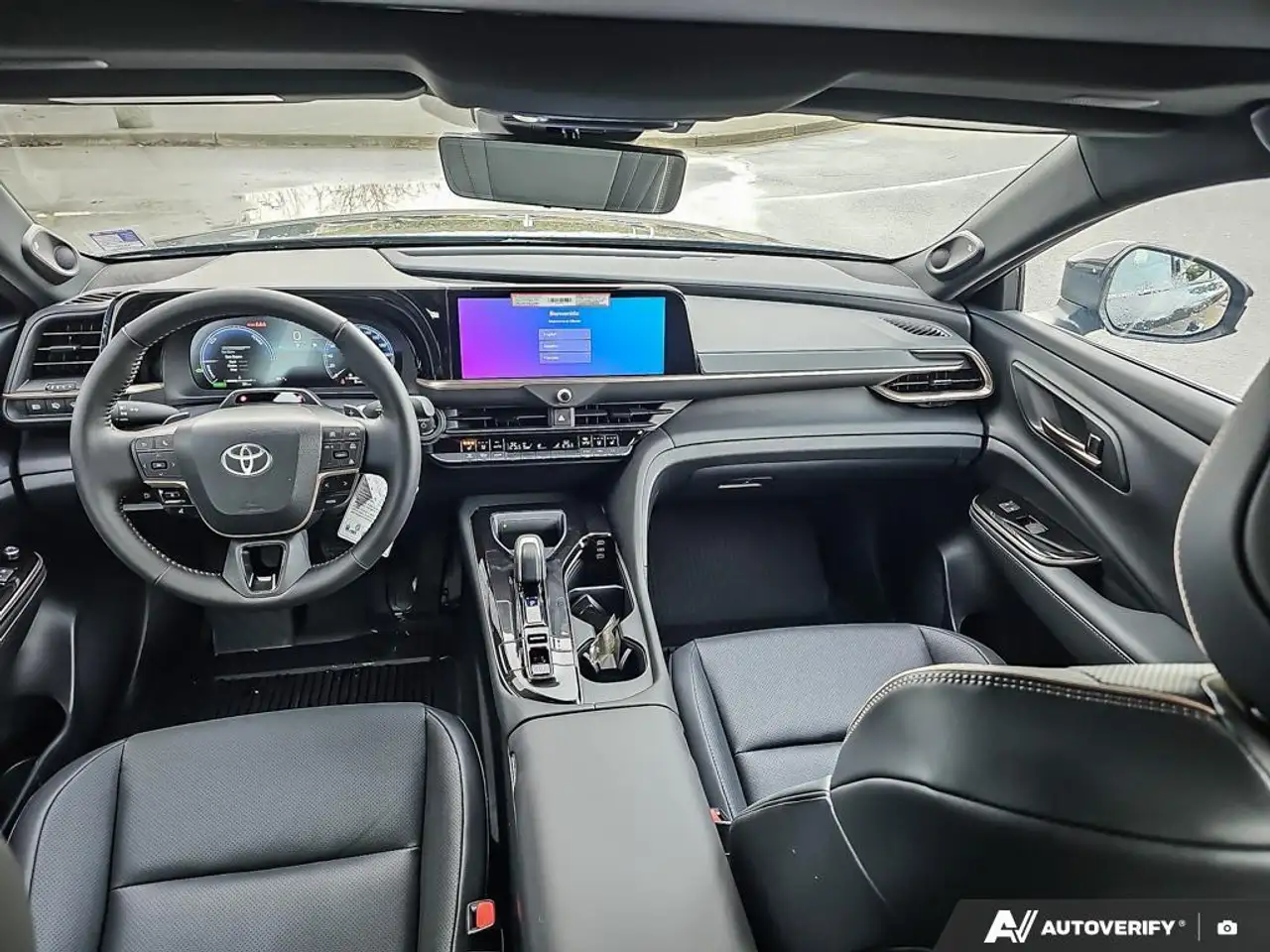 Toyota Crown снимка Toyota Crown