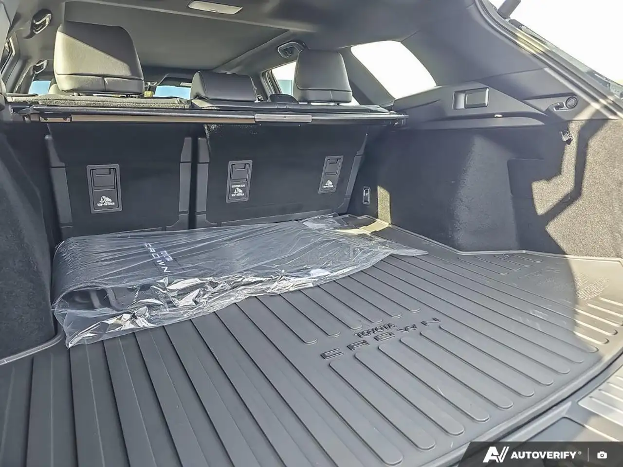 Toyota Crown снимка Toyota Crown