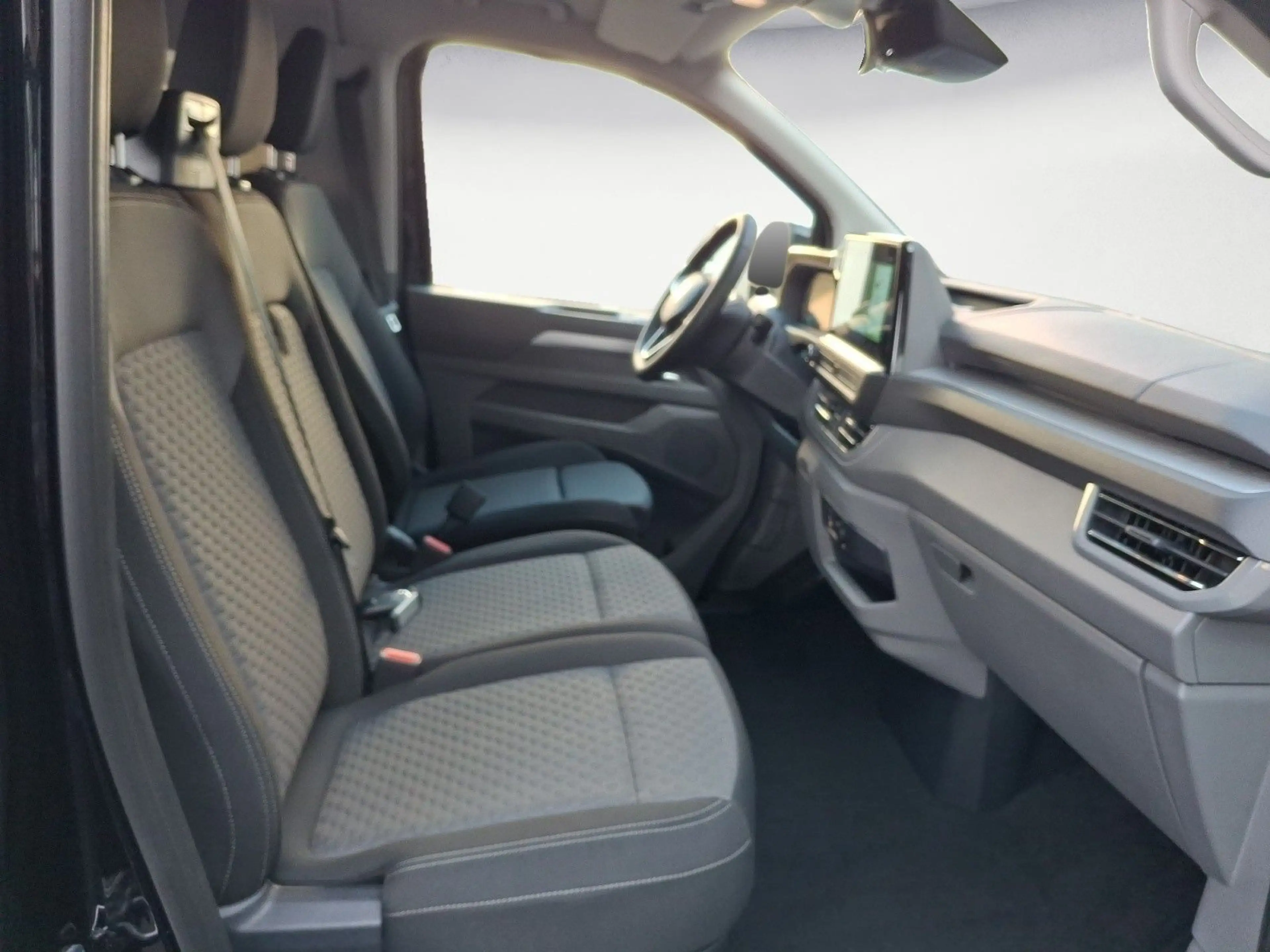 Volkswagen T7 Caravelle Life BEV 1-Gang Radst . 3100 mm — photo 12