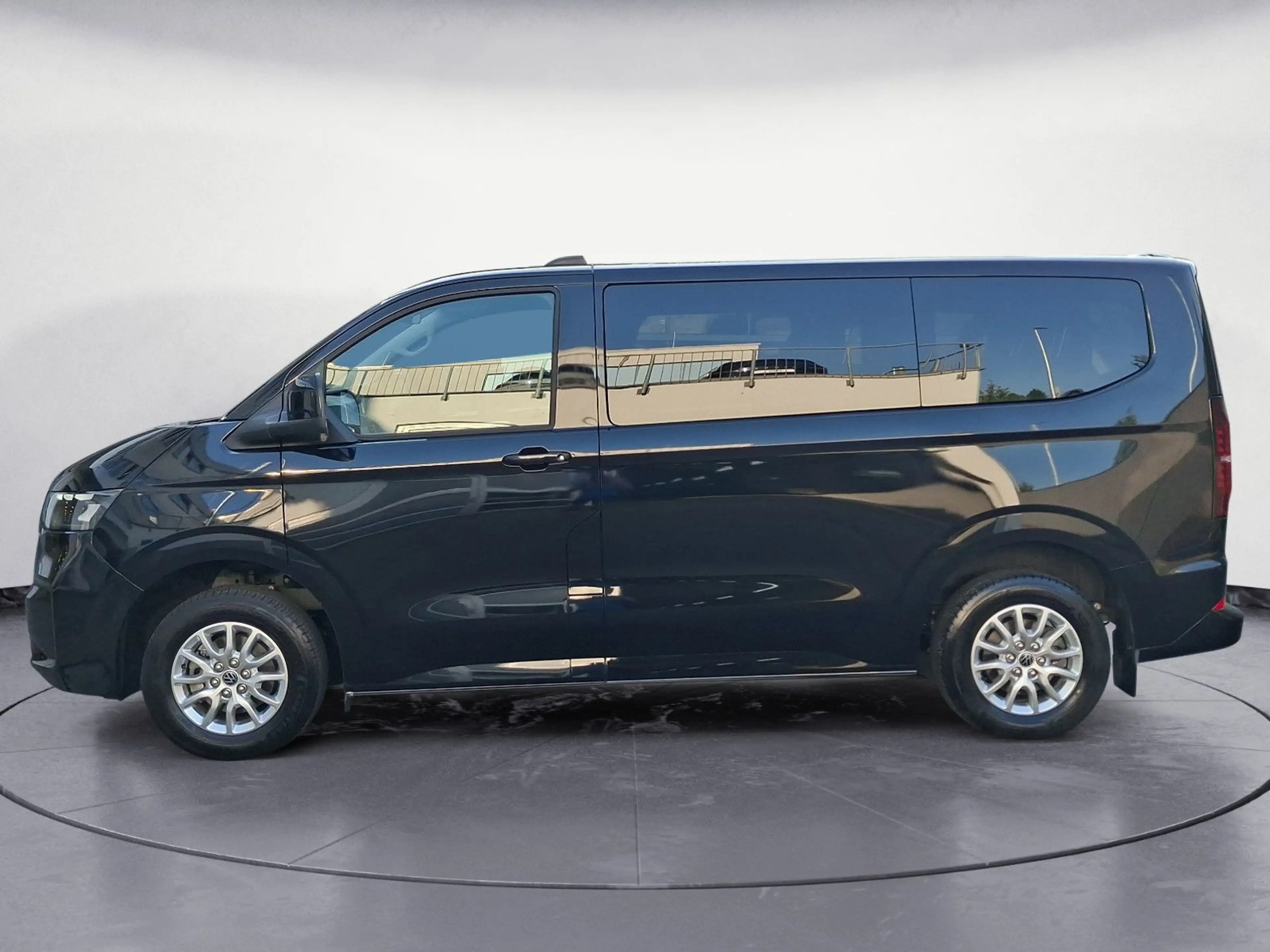 Volkswagen T7 Caravelle Life BEV 1-Gang Radst . 3100 mm — photo 2
