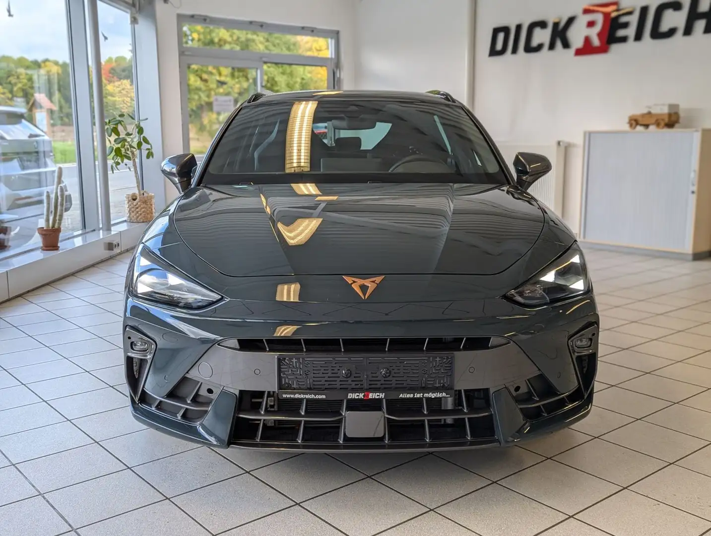 CUPRA Leon 1.5 eTSI Matrix Intelligent-Dynamic-Edge Blau - 2