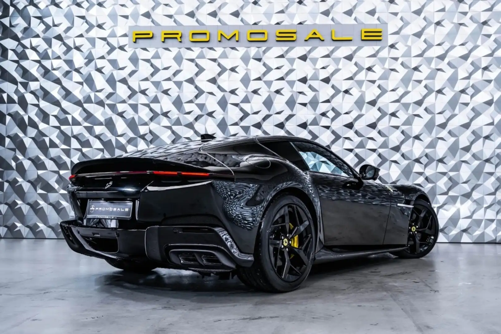 Ferrari 12 Cilindri Schwarz - 2