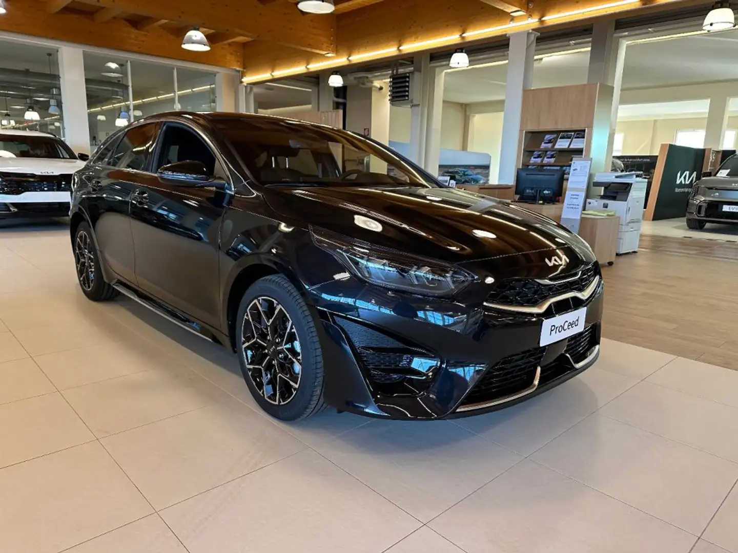 Kia ProCeed / pro_cee'd 1.5 T-GDI MHEV DCT GT Line - KM0 Černá - 2