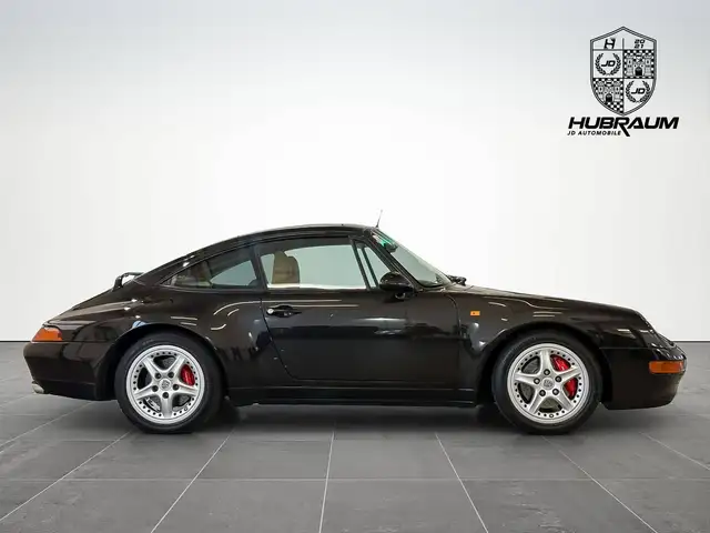 Porsche 911 view 4
