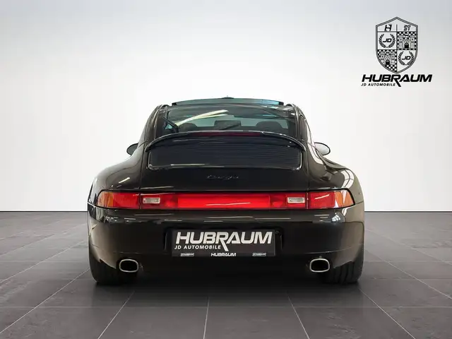 Porsche 911 view 6