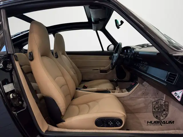 Porsche 911 view 19