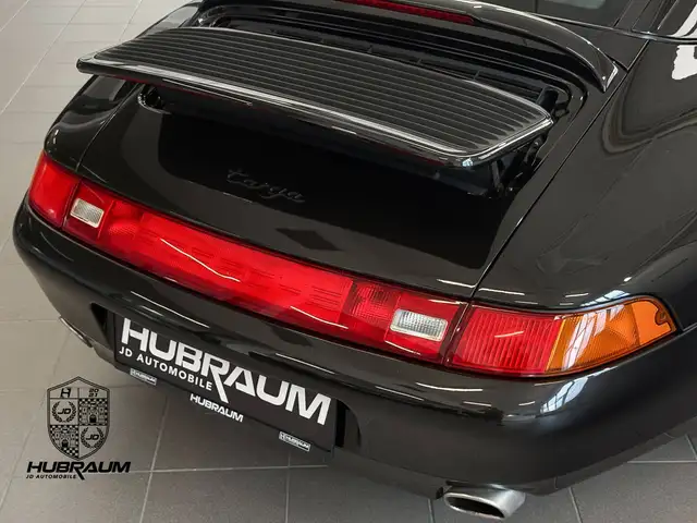 Porsche 911 view 12