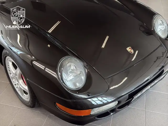 Porsche 911 view 13