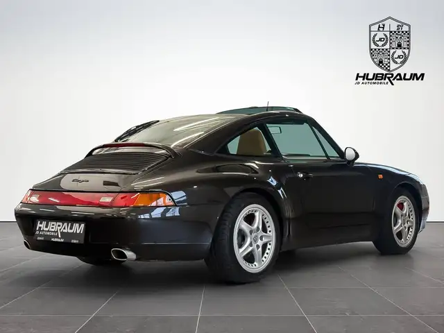 Porsche 911 view 5
