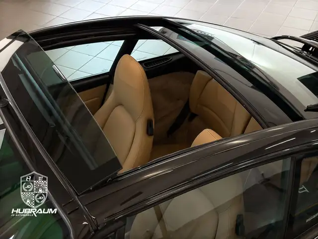 Porsche 911 view 14