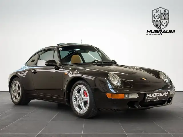 Porsche 911 view 3