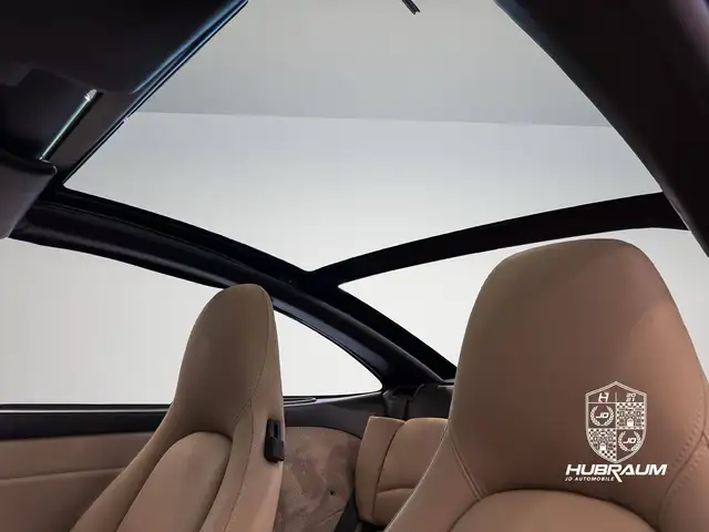 Porsche 911 view 28