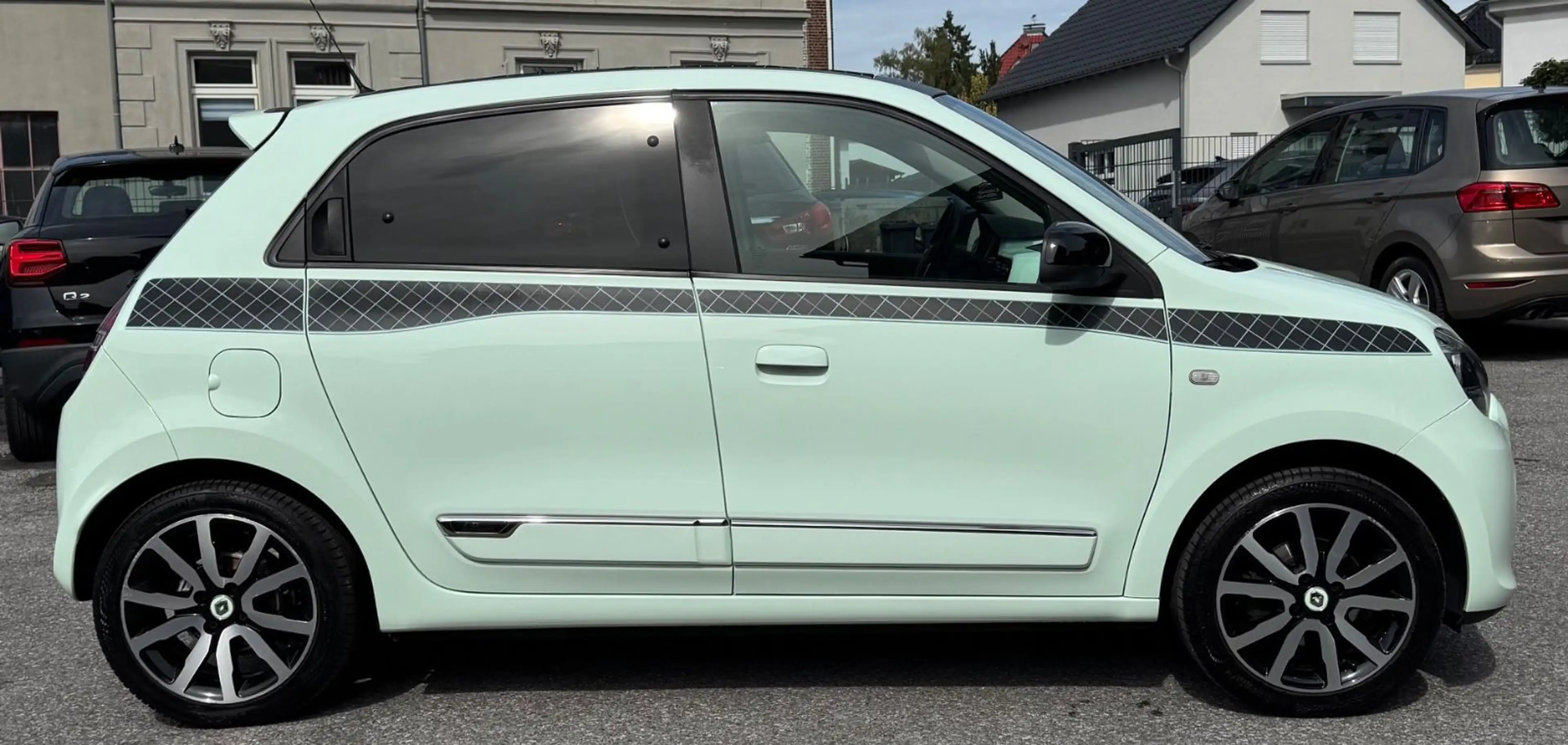 Renault Twingo La Parisienne SHZ+PDC+AC+WKR+LED+BLUE+LS+ — photo 9