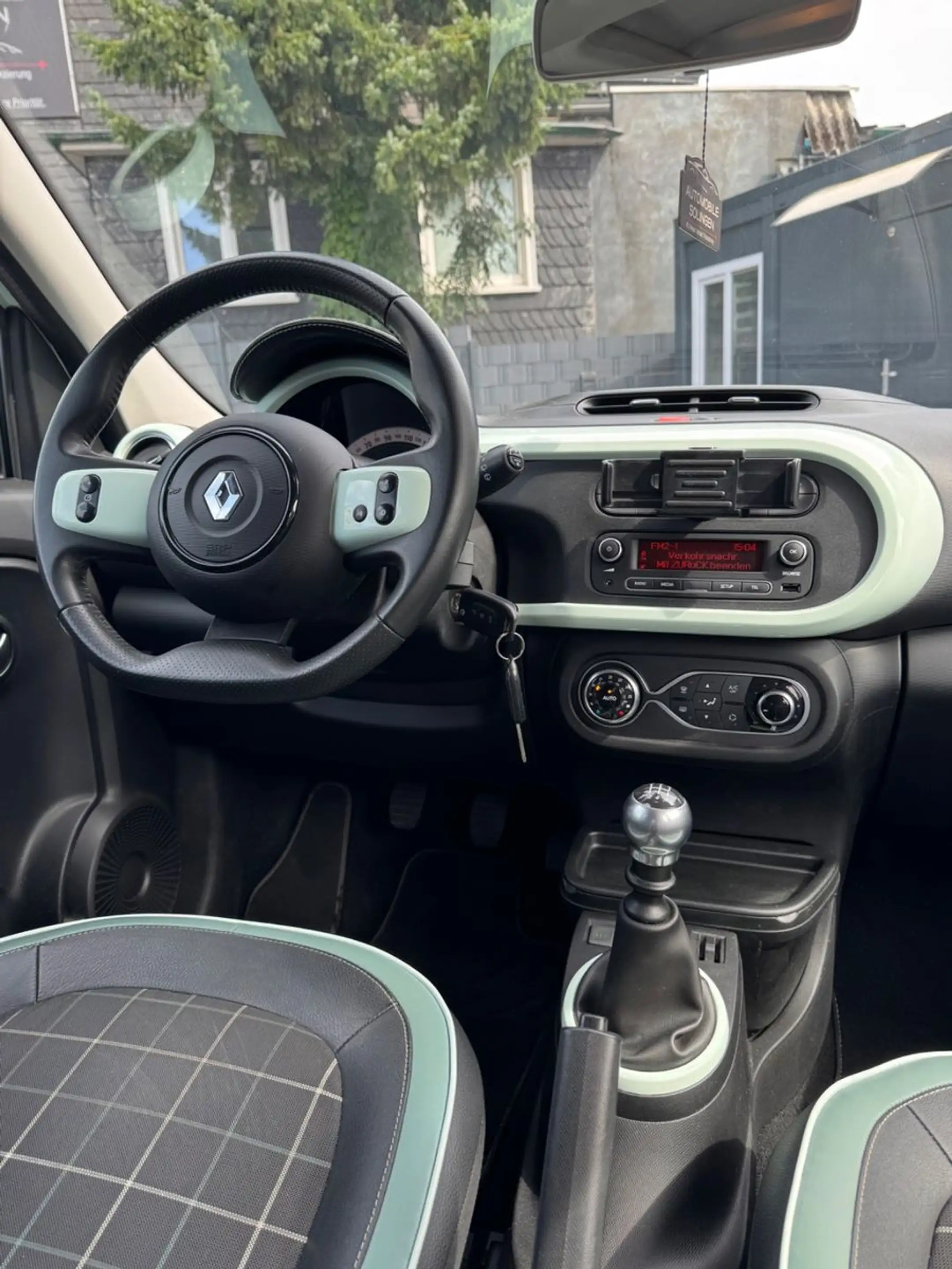 Renault Twingo La Parisienne SHZ+PDC+AC+WKR+LED+BLUE+LS+ — photo 12