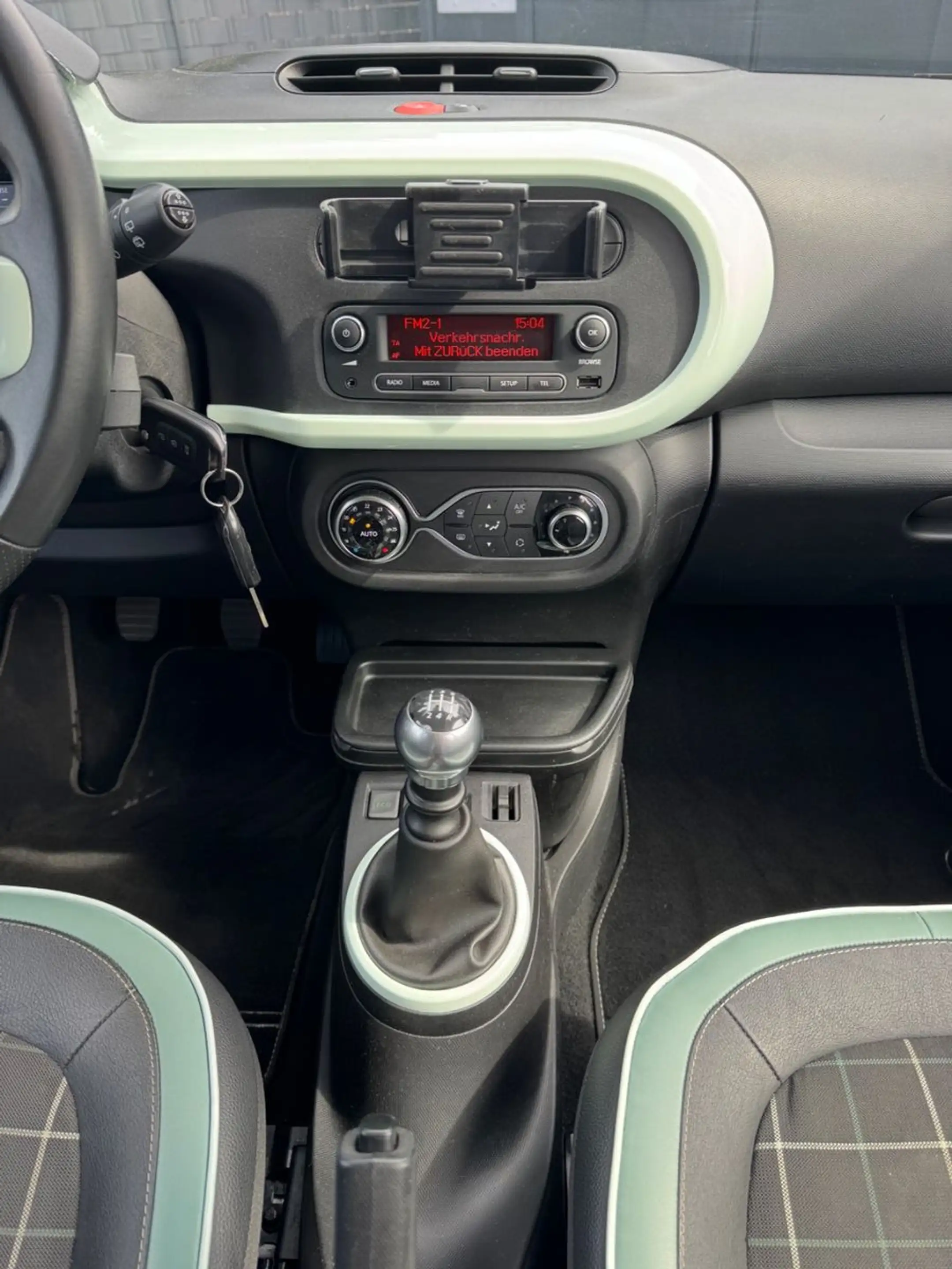 Renault Twingo La Parisienne SHZ+PDC+AC+WKR+LED+BLUE+LS+ — photo 13