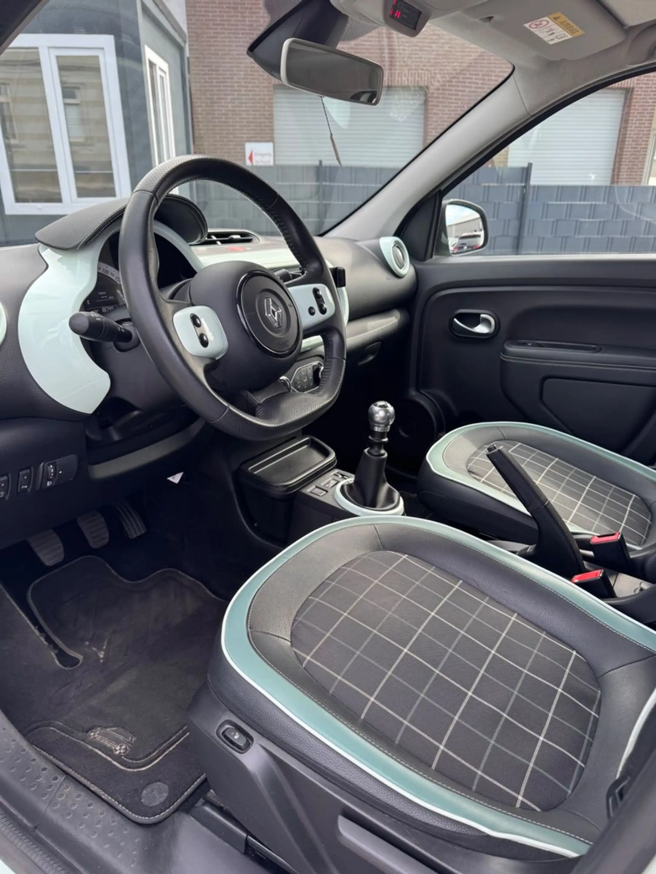 Renault Twingo La Parisienne SHZ+PDC+AC+WKR+LED+BLUE+LS+ — photo 11