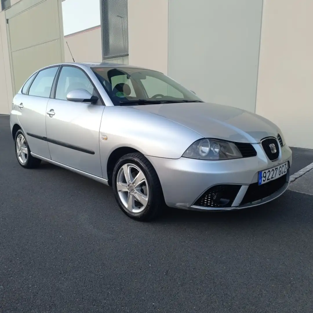 SEAT Ibiza 1.6 16v Reference 105 Plateado - 2
