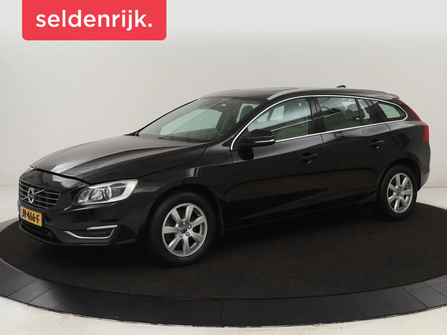 Volvo V60 2.0 D2 Nordic+ | Leder | Camera | Stoelverwarming Zwart - 1