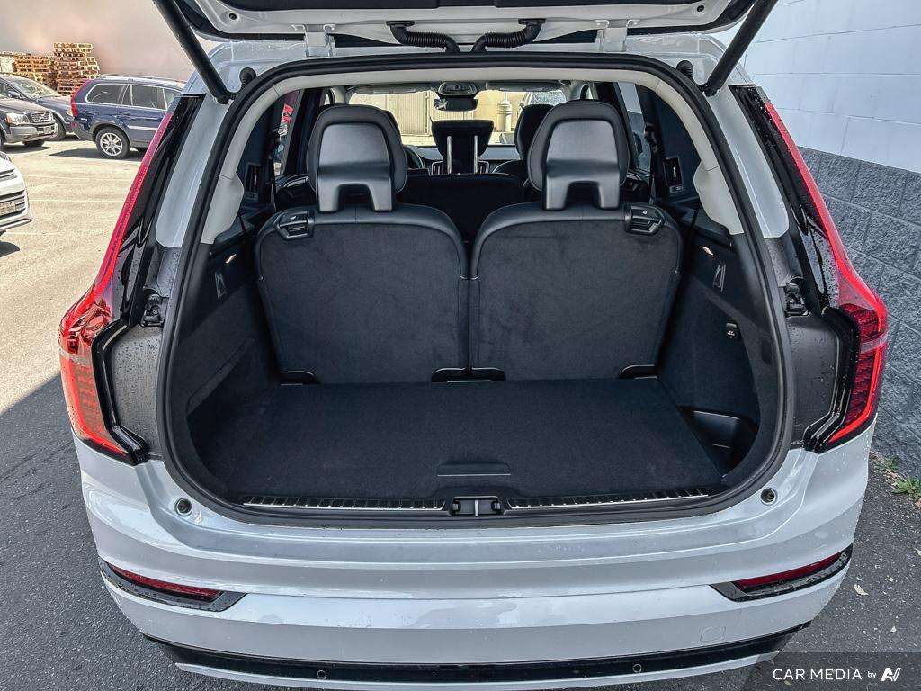 2026 Volvo XC90 B6 AWD Ultra Dark Theme 7-Seater thumb 12