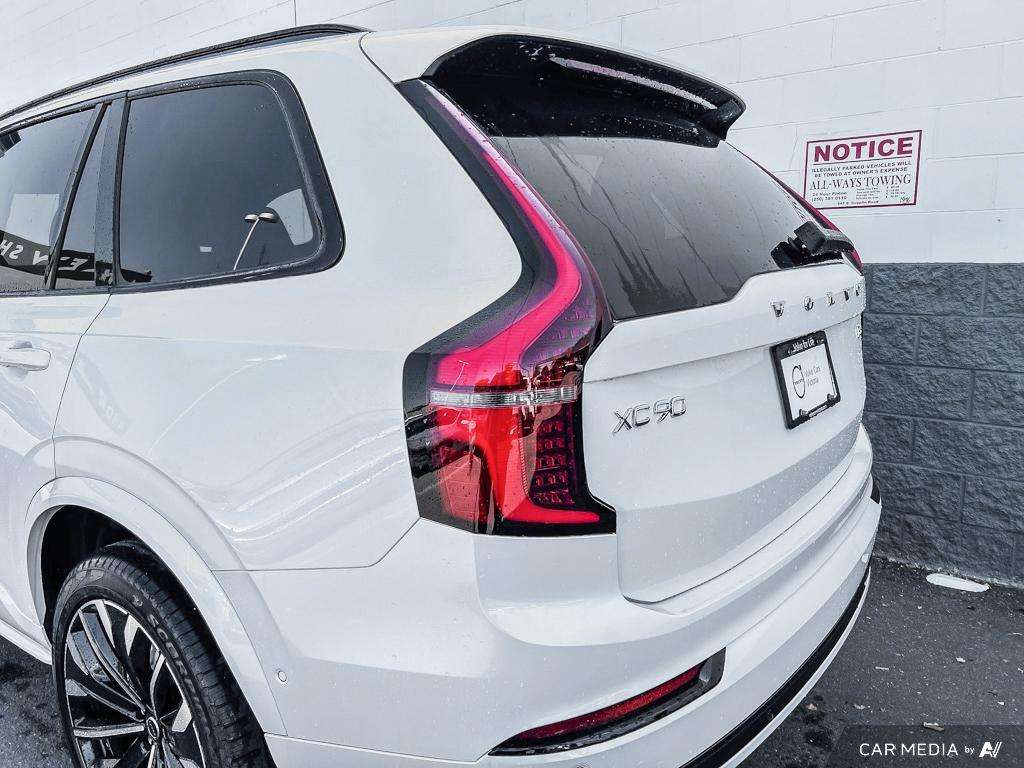 2026 Volvo XC90 B6 AWD Ultra Dark Theme 7-Seater thumb 11