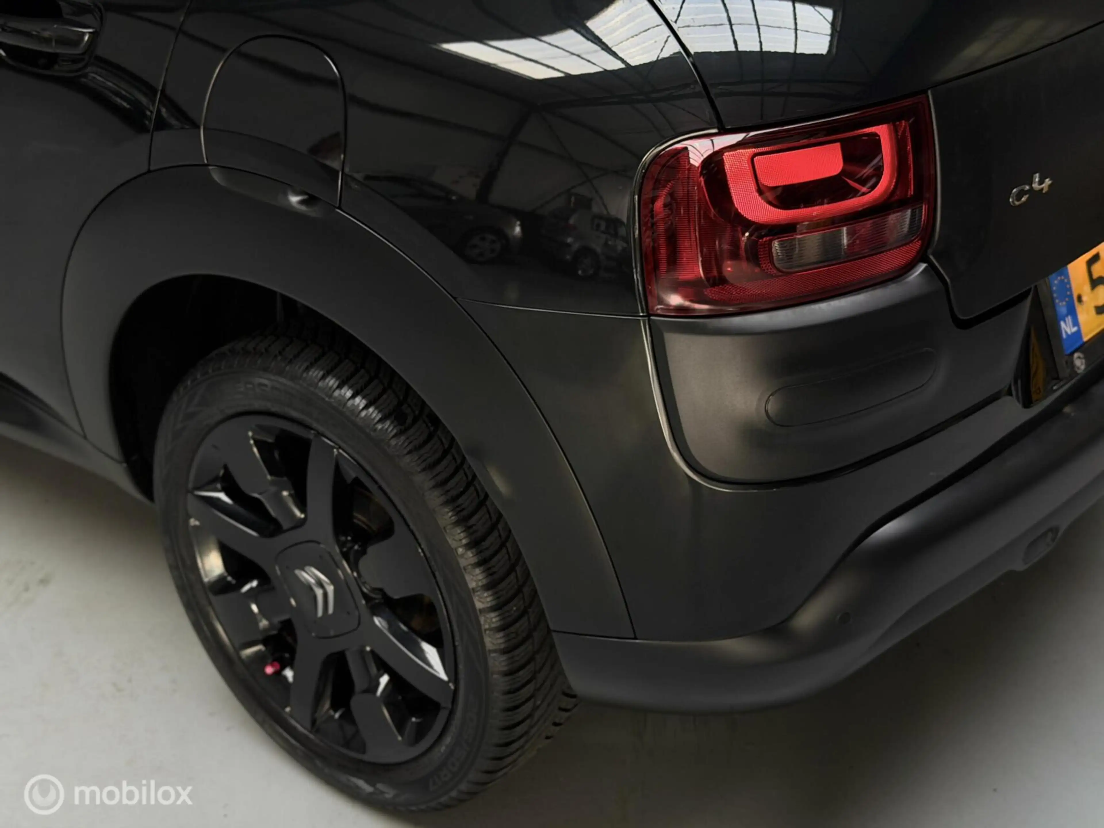 Citroen C4 Cactus 1.2 PureTech Shine — photo 23