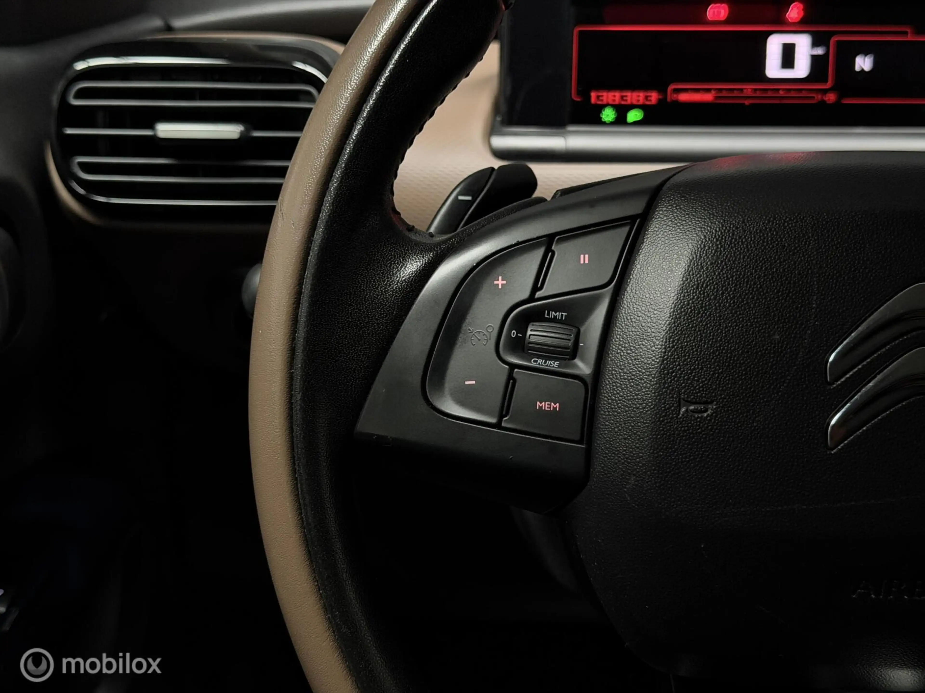 Citroen C4 Cactus 1.2 PureTech Shine — photo 45