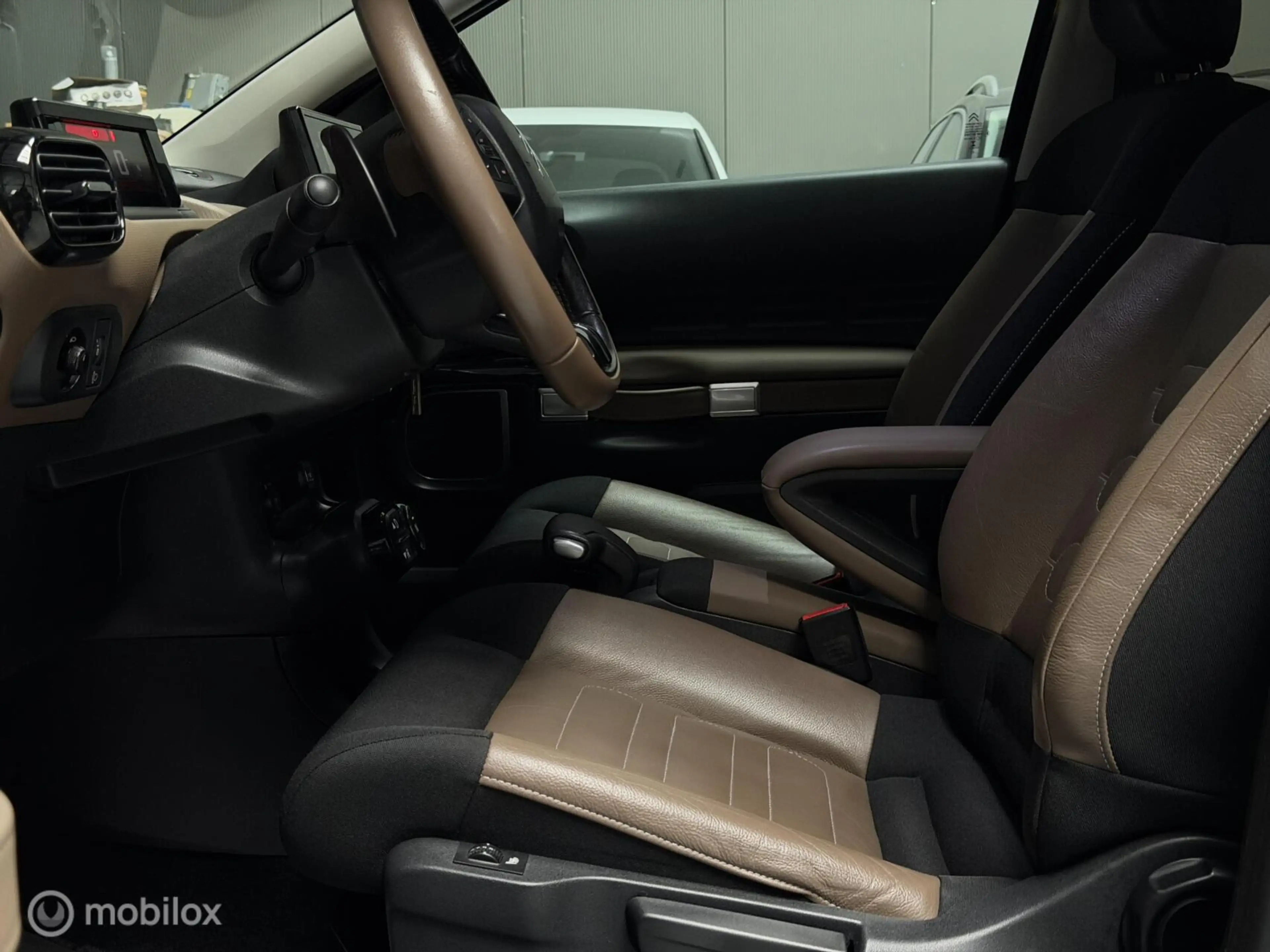Citroen C4 Cactus 1.2 PureTech Shine — photo 39